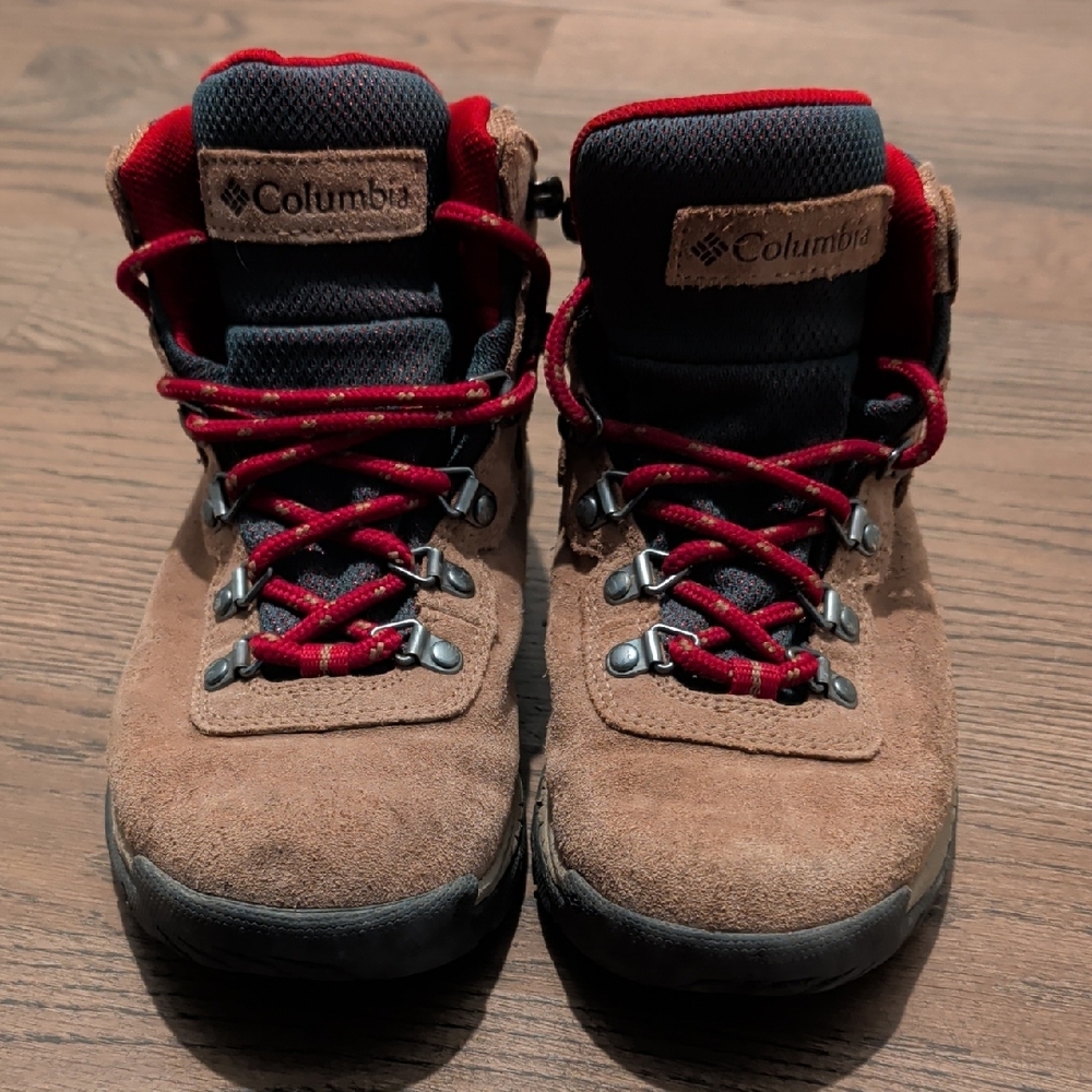 Columbia Woman's Tan Boots with Red Laces